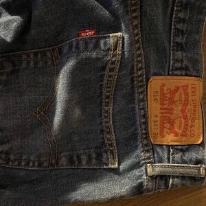 Women’s size 34 Levi’s jeans,
